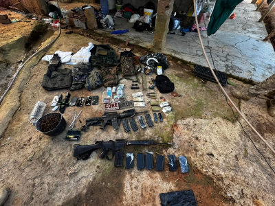 Polícia desarticula quadrilha que tinha arsenal de guerra para ataques a bancos e carros-fortes