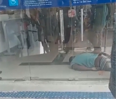 VÍDEO: Homem tenta desarmar Vigilante e é baleado dentro de agência bancária em Estância