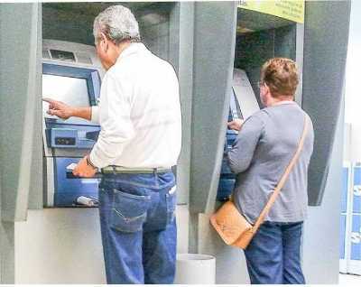 Governo decide antecipar 13º de aposentados do INSS e abono salarial