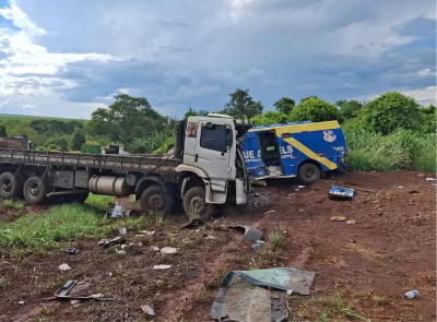 Acidente entre carro-forte e caminhões causa morte de Vigilante no interior de SP