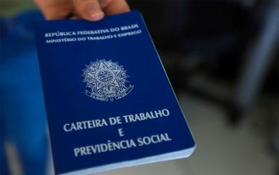 Trabalhador autônomo e sem carteira ganham espaço. Desemprego cai, mas renda despenca