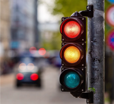 De farol baixo a sinal vermelho: conheça as novas regras e não seja multado