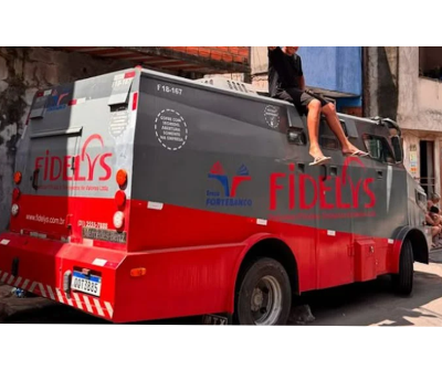 Influenciador diz que venderá carro-forte após problemas com PF e Exército