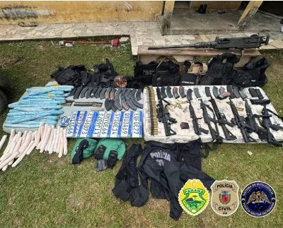 Arsenal com armas de guerra de grupo que atacava bancos é encontrado no Paraná; 6 criminosos foram mortos em confronto