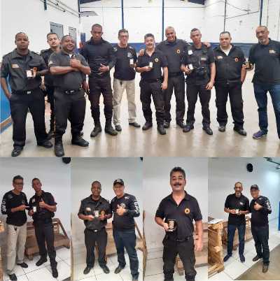 Vigilantes da empresa IBL/BH recebem a carteira porta documento