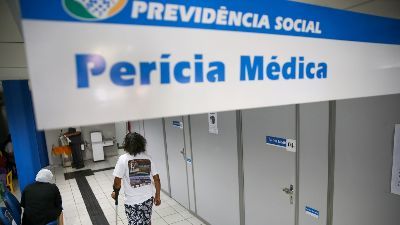 Projeto-piloto de teleperícia do INSS acaba, mas efeito prático continua o mesmo: fila não diminui