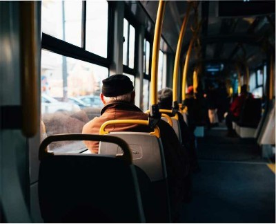 Sancionada a lei que obriga motoristas de ônibus a pararem fora do ponto no horário noturno 