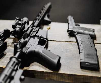 Advogados, caminhoneiros e vigilantes poderão ter porte de arma; PL também prevê isenção de ICMS