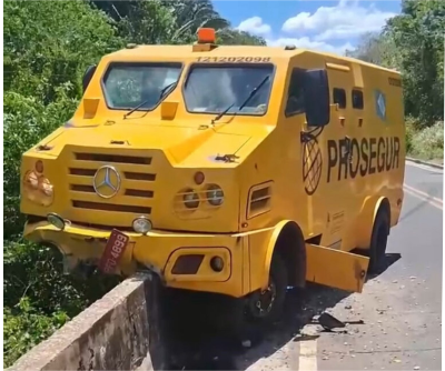 MAIS UM: Carro-forte da Prosegur perde o controle e quase cai de ponte em Coroatá, Maranhão