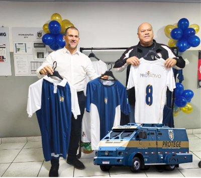 Protege entrega novos uniformes ao time tetracampeão da Copa Sest Senat