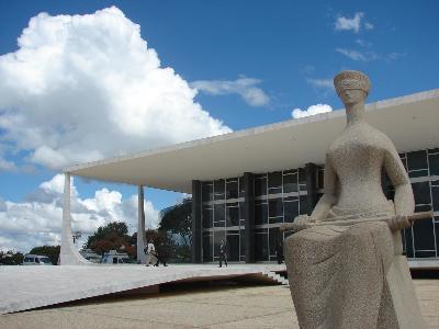 STF decide que demissões em massa precisam passar por negociação coletiva