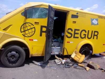 BANDIDOS EXPLODEM CARRO-FORTE DA PROSEGUR E LEVAM MALOTE NA BR-155, NO SUDESTE DO PARÁ