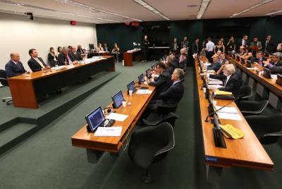Comissão especial da reforma da Previdência aprova 62 requerimentos