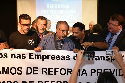 Senador Paim manda recado para vigilantes do transporte de valores