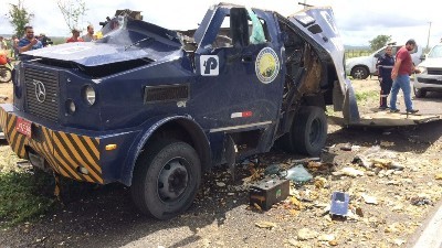 Assalto a carro-forte e tiroteio na BR-423, entre Cachoeirinha e São Caetano