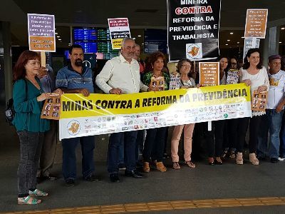 Mobilização no Aeroporto de Confins contra a reforma da previdência.