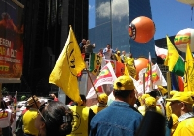 Centrais: Suspender reformas feitas por um governo sem legitimidade