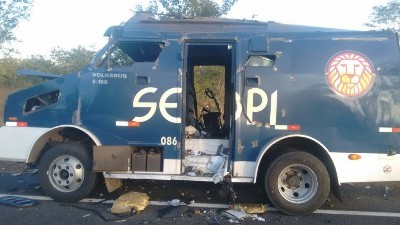 Bandidos assaltam carro-forte em Piauí