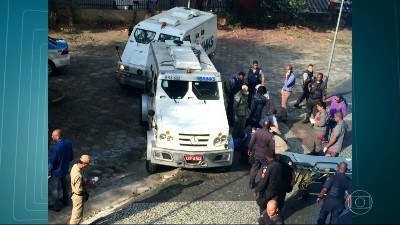 MAIS UM ATAQUE A CARRO-FORTE DA BRINKS NO RIO DE JANEIRO/CENTRO