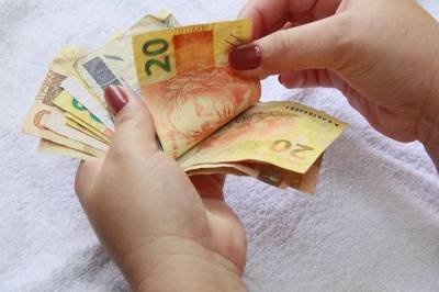Salário de “super-rico” equivale a 19 anos de salário mínimo
