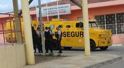 Tentativa de assalto a carro-forte termina com bandido morto 