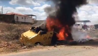 Bandidos explodem carro-forte e vigilante fica ferido no Sertão da Paraíba