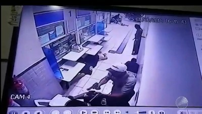 VIDEO: Vigilantes de carro-forte são baleados durante coleta de malote em casa lotéricas 