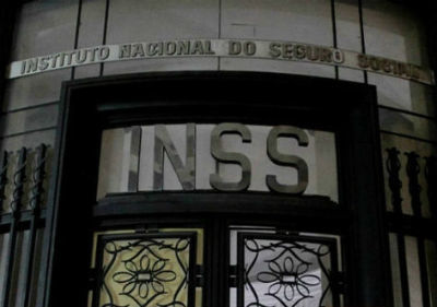 Menor que inflação, reajuste do INSS deixa aposentados com 'nome suJo'