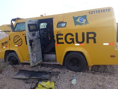 Armados de fuzil AK-47 quadrilha assalta carro forte da PROSEGUR no Pará