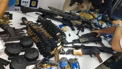 PRF APREENDE ARSENAL DE GUERRA