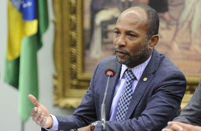 Comissão adia votação para analisar proposta de Financiamento de Atividade Sindical