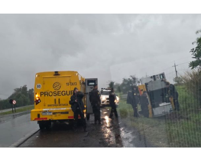 Carro-forte tomba a caminho de Ciudad del Este, mas carga não era dinheiro